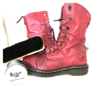 Rad Dr Martens soft leather boots!